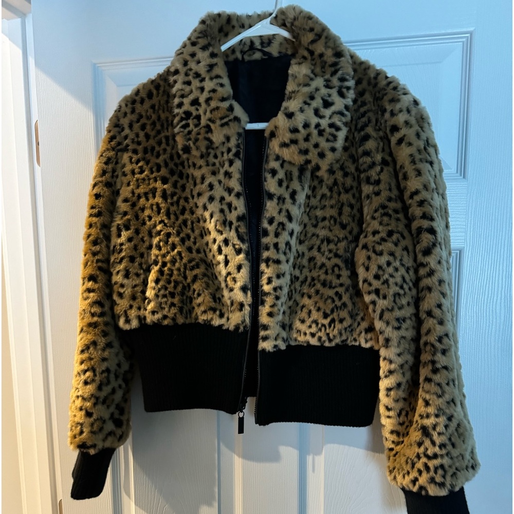 Animal print, waist high, boutique purchased, vintage jacket!! (EUC)